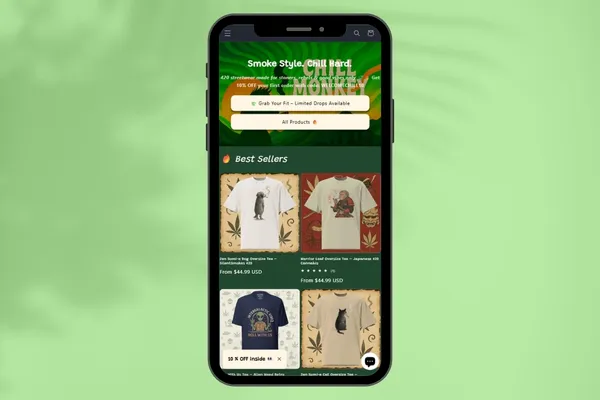 Captura de pantalla de la tienda en línea Chill Monkey que muestra un banner principal con la silueta de un simio fumando y el eslogan Smoke Style Chill Hard. La sección Best Sellers exhibe playeras con diseños gráficos de temática streetwear y cultura 420 sobre un fondo verde con patrones ondulados.